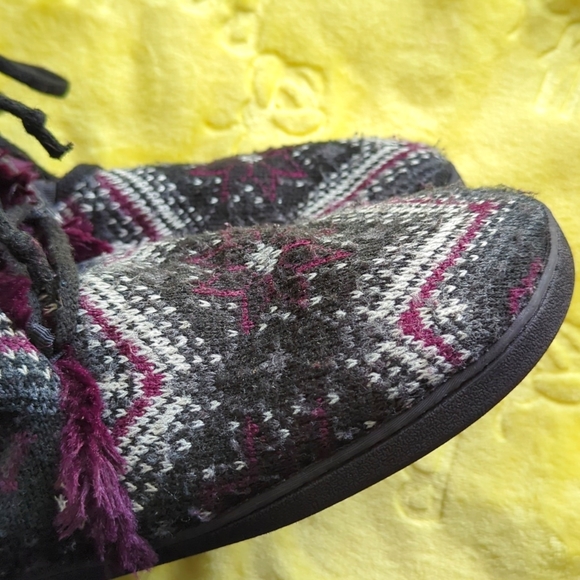 MUKLUKS sweater knit Booties! - Picture 3 of 4